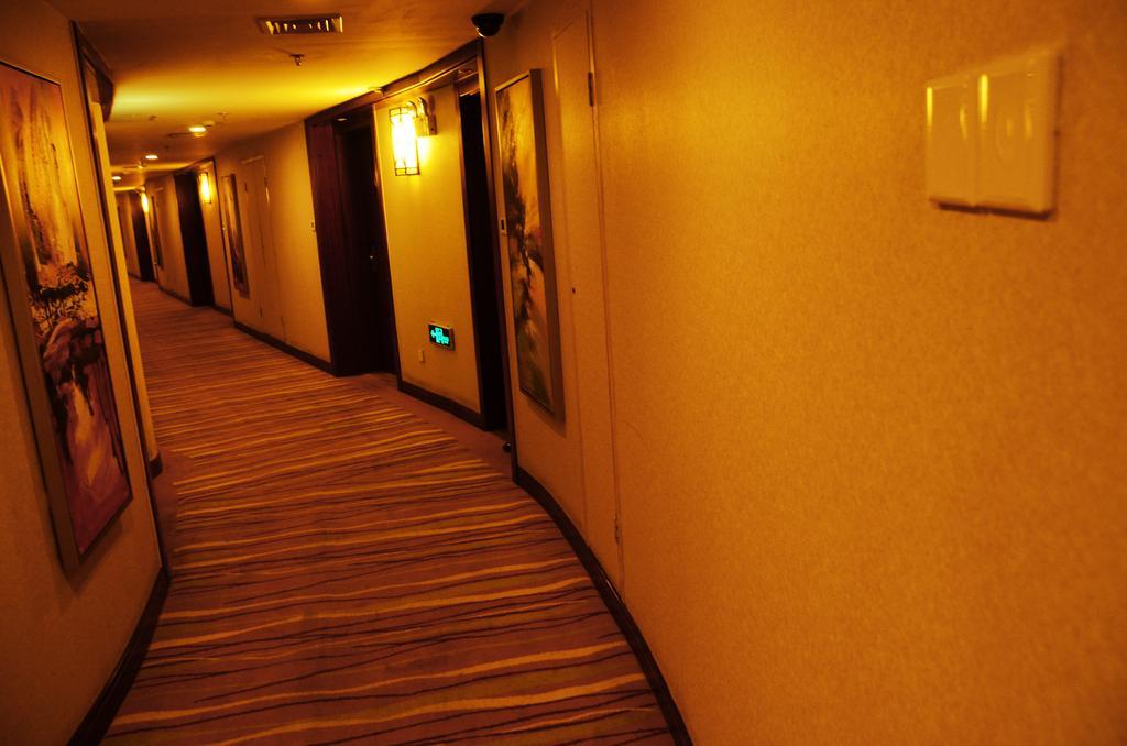 Vienna International Hotel - Expo Branch Shanghai Exterior photo